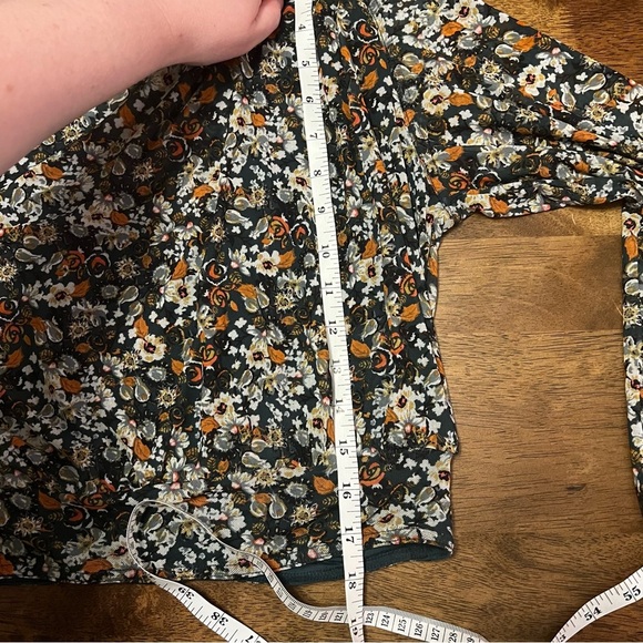 Free People All Dolled up Floral Green Cropped Blouse Long Sleeve Top Size S - Picture 9 of 15